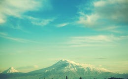 Βουνό Ararat κάτω από τον ουρανό στοκ εικόνες με δικαίωμα ελεύθερης χρήσης Βουνό Ararat κάτω από τον ουρανό στοκ εικόνες με δικαίωμα ελεύθερης χρήσης