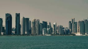 Βράση στους ουρανοξύστες σε Doha απόθεμα βίντεο Βράση στους ουρανοξύστες σε Doha απόθεμα βίντεο