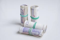 βρετανικό νόμισμα Τέσσερις ρόλοι των σημειώσεων είκοσι λιβρών που κατέχει η λαστιχένια ζώνη στοκ φωτογραφίες βρετανικό νόμισμα Τέσσερις ρόλοι των σημειώσεων είκοσι λιβρών που κατέχει η λαστιχένια ζώνη στοκ φωτογραφίες