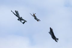 Βροντή πέρα από τη Λουισβίλ στοκ φωτογραφίες με δικαίωμα ελεύθερης χρήσης Βροντή πέρα από τη Λουισβίλ στοκ φωτογραφίες με δικαίωμα ελεύθερης χρήσης