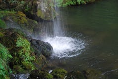 Γέννηση της Covadonga River στοκ φωτογραφίες με δικαίωμα ελεύθερης χρήσης Γέννηση της Covadonga River στοκ φωτογραφίες με δικαίωμα ελεύθερης χρήσης