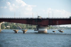 Γέφυρα πέρα από τον ποταμό νότιου ζωύφιου Γέφυρα ποταμών της Ουκρανίας Nikolaev Mykolaiv γέφυρα έκτακτης ανάγκης στοκ εικόνες με δικαίωμα ελεύθερης χρήσης Γέφυρα πέρα από τον ποταμό νότιου ζωύφιου Γέφυρα ποταμών της Ουκρανίας Nikolaev Mykolaiv γέφυρα έκτακτης ανάγκης στοκ εικόνες με δικαίωμα ελεύθερης χρήσης