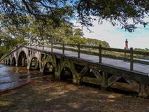 Γέφυρα ποδιών στο πάρκο κληρονομιάς Currituck στοκ φωτογραφίες με δικαίωμα ελεύθερης χρήσης Γέφυρα ποδιών στο πάρκο κληρονομιάς Currituck στοκ φωτογραφίες με δικαίωμα ελεύθερης χρήσης