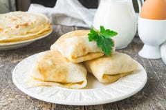 Γεμισμένες τηγανίτες με το συκώτι και τις πατάτες κοτόπουλου στοκ εικόνα με δικαίωμα ελεύθερης χρήσης Γεμισμένες τηγανίτες με το συκώτι και τις πατάτες κοτόπουλου στοκ εικόνα με δικαίωμα ελεύθερης χρήσης