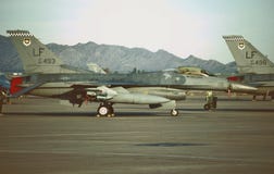 Γενική δυναμική φ-16C 88-0493 USAF στον αεροπορικής γραμμής στις 5 Οκτωβρίου 1999 στοκ εικόνα Γενική δυναμική φ-16C 88-0493 USAF στον αεροπορικής γραμμής στις 5 Οκτωβρίου 1999 στοκ εικόνα