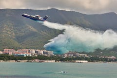 Για πολλές χρήσεις προσγειωμένος σκάφος Beriev είμαι-200ES Α στο βαμμένο απορρίψεις θαλάσσιο νερό Gidroaviasalon 2018 πέρα από τη στοκ φωτογραφίες με δικαίωμα ελεύθερης χρήσης Για πολλές χρήσεις προσγειωμένος σκάφος Beriev είμαι-200ES Α στο βαμμένο απορρίψεις θαλάσσιο νερό Gidroaviasalon 2018 πέρα από τη στοκ φωτογραφίες με δικαίωμα ελεύθερης χρήσης