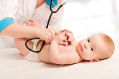 Γιατρός και ασθενής παιδιάτρων - μικρό παιδί στοκ εικόνα Γιατρός και ασθενής παιδιάτρων - μικρό παιδί στοκ εικόνα