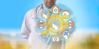 Γιατρός που αρχίζει το AI στις πληροφορίες υγείας πρόσβασης στοκ εικόνες Γιατρός που αρχίζει το AI στις πληροφορίες υγείας πρόσβασης στοκ εικόνες