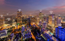 Γραμμές σύνδεσης ψηφιακών δικτύων και wifi ή ασύρματα εικονίδια με τη Μπανγκόκ στο κέντρο της πόλης, Ταϊλάνδη Οικονομική περιοχή στοκ φωτογραφία με δικαίωμα ελεύθερης χρήσης Γραμμές σύνδεσης ψηφιακών δικτύων και wifi ή ασύρματα εικονίδια με τη Μπανγκόκ στο κέντρο της πόλης, Ταϊλάνδη Οικονομική περιοχή στοκ φωτογραφία με δικαίωμα ελεύθερης χρήσης