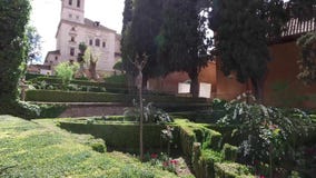 Γρανάδα, Ανδαλουσία, Ισπανία - 17 Απριλίου 2016: Alhambra και εκκλησία της Σάντα Μαρία απόθεμα βίντεο Γρανάδα, Ανδαλουσία, Ισπανία - 17 Απριλίου 2016: Alhambra και εκκλησία της Σάντα Μαρία απόθεμα βίντεο