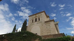 Γρανάδα, Ανδαλουσία, Ισπανία - 17 Απριλίου 2016: Alhambra και εκκλησία της Σάντα Μαρία φιλμ μικρού μήκους Γρανάδα, Ανδαλουσία, Ισπανία - 17 Απριλίου 2016: Alhambra και εκκλησία της Σάντα Μαρία φιλμ μικρού μήκους