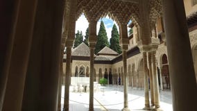 Γρανάδα, Ανδαλουσία, Ισπανία - 17 Απριλίου 2016: Alhambra παλάτι και φρούριο σύνθετα που εντοπίζει στη Γρανάδα φιλμ μικρού μήκους Γρανάδα, Ανδαλουσία, Ισπανία - 17 Απριλίου 2016: Alhambra παλάτι και φρούριο σύνθετα που εντοπίζει στη Γρανάδα φιλμ μικρού μήκους