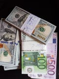 Δέσμες των ΗΠΑ και των ευρο- επενδύσεων στοκ φωτογραφίες με δικαίωμα ελεύθερης χρήσης Δέσμες των ΗΠΑ και των ευρο- επενδύσεων στοκ φωτογραφίες με δικαίωμα ελεύθερης χρήσης