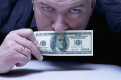 Δεν μπορώ να πω τίποτα Το στόμα ενός ατόμου κλείνει με το αμερικανικό δολάριο Στοκ Εικόνα Δεν μπορώ να πω τίποτα Το στόμα ενός ατόμου κλείνει με το αμερικανικό δολάριο Στοκ Εικόνα
