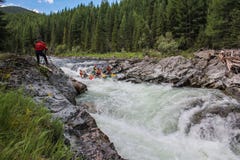 Δημοκρατία Altai Ακραίο στον ποταμό Bashkaus στοκ εικόνες με δικαίωμα ελεύθερης χρήσης Δημοκρατία Altai Ακραίο στον ποταμό Bashkaus στοκ εικόνες με δικαίωμα ελεύθερης χρήσης