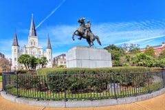Δημοφιλές Jackson Square με το άγαλμα του Andrew Τζάκσον και καθεδρικός ναός του Saint-Louis στη γαλλική συνοικία στοκ φωτογραφίες Δημοφιλές Jackson Square με το άγαλμα του Andrew Τζάκσον και καθεδρικός ναός του Saint-Louis στη γαλλική συνοικία στοκ φωτογραφίες