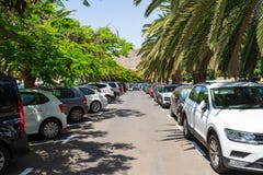 Δημόσιος χώρος στάθμευσης μπροστά από την παραλία Playa de Las Teresitas στοκ φωτογραφία Δημόσιος χώρος στάθμευσης μπροστά από την παραλία Playa de Las Teresitas στοκ φωτογραφία
