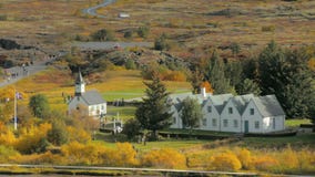 Διάσημα μικρά κτήρια σε ένα εθνικό πάρκο Thingvellir στην Ισλανδία στην ηλιόλουστη ημέρα φθινοπώρου απόθεμα βίντεο Διάσημα μικρά κτήρια σε ένα εθνικό πάρκο Thingvellir στην Ισλανδία στην ηλιόλουστη ημέρα φθινοπώρου απόθεμα βίντεο
