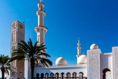 Διάσημο Sheikh μεγάλο μουσουλμανικό τέμενος Zayed στο Αμπού Ντάμπι, Ηνωμένα Αραβικά Εμιράτα στοκ φωτογραφία με δικαίωμα ελεύθερης χρήσης Διάσημο Sheikh μεγάλο μουσουλμανικό τέμενος Zayed στο Αμπού Ντάμπι, Ηνωμένα Αραβικά Εμιράτα στοκ φωτογραφία με δικαίωμα ελεύθερης χρήσης