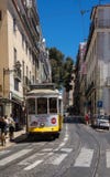 Διάσημο κίτρινο τραμ της Λισσαβώνας στοκ φωτογραφία Διάσημο κίτρινο τραμ της Λισσαβώνας στοκ φωτογραφία