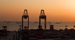 Διάσημος λιμένας φορτίου της Σαγκάη Yangshan στοκ εικόνα Διάσημος λιμένας φορτίου της Σαγκάη Yangshan στοκ εικόνα