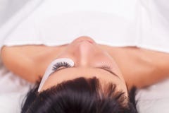 Διαδικασία επέκτασης Eyelash Μάτι γυναικών με τα μακροχρόνια eyelashes Τα μαστίγια, κλείνουν επάνω, επιλεγμένη εστίαση στοκ φωτογραφία με δικαίωμα ελεύθερης χρήσης Διαδικασία επέκτασης Eyelash Μάτι γυναικών με τα μακροχρόνια eyelashes Τα μαστίγια, κλείνουν επάνω, επιλεγμένη εστίαση στοκ φωτογραφία με δικαίωμα ελεύθερης χρήσης