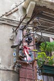 Διακοσμήσεις στο μπαλκόνι ενός σπιτιού στη Βενετία, Ιταλία στοκ φωτογραφίες με δικαίωμα ελεύθερης χρήσης Διακοσμήσεις στο μπαλκόνι ενός σπιτιού στη Βενετία, Ιταλία στοκ φωτογραφίες με δικαίωμα ελεύθερης χρήσης