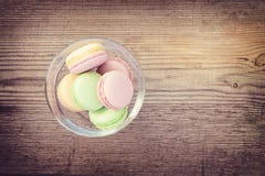 Διαφορετικά γαλλικά macarons χρωμάτων και γεύσεων Στοκ Εικόνες Διαφορετικά γαλλικά macarons χρωμάτων και γεύσεων Στοκ Εικόνες