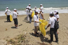 Διεθνής παράκτια δραστηριότητα ημέρας καθαρισμού στην παραλία Λα Guaira, κράτος Βενεζουέλα Vargas στοκ φωτογραφία με δικαίωμα ελεύθερης χρήσης Διεθνής παράκτια δραστηριότητα ημέρας καθαρισμού στην παραλία Λα Guaira, κράτος Βενεζουέλα Vargas στοκ φωτογραφία με δικαίωμα ελεύθερης χρήσης