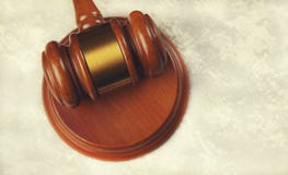 Δικαστής στον πίνακα στοκ εικόνα με δικαίωμα ελεύθερης χρήσης Δικαστής στον πίνακα στοκ εικόνα με δικαίωμα ελεύθερης χρήσης