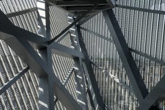 ΔΡΕΣΔΗ, ΓΕΡΜΑΝΙΑ, ΤΟΝ ΑΎΓΟΥΣΤΟ ΤΟΥ 2012: Λεπτομέρεια του στρατιωτικού κτηρίου μουσείων ιστορίας στη Δρέσδη στοκ φωτογραφία ΔΡΕΣΔΗ, ΓΕΡΜΑΝΙΑ, ΤΟΝ ΑΎΓΟΥΣΤΟ ΤΟΥ 2012: Λεπτομέρεια του στρατιωτικού κτηρίου μουσείων ιστορίας στη Δρέσδη στοκ φωτογραφία