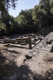 Δωρικός ναός στους λόγους του παλατιού ανάπαυσης Mon στην Κέρκυρα Ελλάδα στοκ φωτογραφίες Δωρικός ναός στους λόγους του παλατιού ανάπαυσης Mon στην Κέρκυρα Ελλάδα στοκ φωτογραφίες