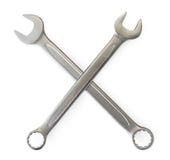 Δύο κλειδιά σε ένα λευκό, που απομονώνεται wrench στοκ φωτογραφίες με δικαίωμα ελεύθερης χρήσης Δύο κλειδιά σε ένα λευκό, που απομονώνεται wrench στοκ φωτογραφίες με δικαίωμα ελεύθερης χρήσης