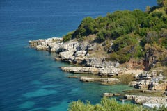 Δύσκολη ακτή του νησιού της Κέρκυρας, Kassiopi, Ελλάδα στοκ φωτογραφίες Δύσκολη ακτή του νησιού της Κέρκυρας, Kassiopi, Ελλάδα στοκ φωτογραφίες