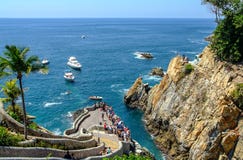 Δύτες απότομων βράχων Λα Quebrada Acapulco στοκ φωτογραφία με δικαίωμα ελεύθερης χρήσης Δύτες απότομων βράχων Λα Quebrada Acapulco στοκ φωτογραφία με δικαίωμα ελεύθερης χρήσης