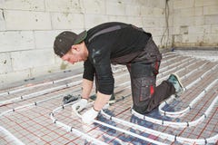Εγκατάσταση Underfloor θέρμανσης θερμό σύστημα θέρμανσης πατωμάτων στοκ εικόνα με δικαίωμα ελεύθερης χρήσης Εγκατάσταση Underfloor θέρμανσης θερμό σύστημα θέρμανσης πατωμάτων στοκ εικόνα με δικαίωμα ελεύθερης χρήσης