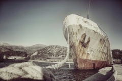 Εγκαταλειμμένο σκάφος στο λιμάνι στοκ εικόνες Εγκαταλειμμένο σκάφος στο λιμάνι στοκ εικόνες