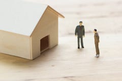 Εγχώρια συμφωνία, ακίνητη περιουσία, δάνειο, αντίστροφη υποθήκη γ δανειστών σπιτιών στοκ φωτογραφίες Εγχώρια συμφωνία, ακίνητη περιουσία, δάνειο, αντίστροφη υποθήκη γ δανειστών σπιτιών στοκ φωτογραφίες