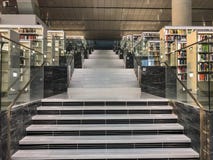Εθνικό εσωτερικό βιβλιοθήκης του Κατάρ στοκ φωτογραφία με δικαίωμα ελεύθερης χρήσης Εθνικό εσωτερικό βιβλιοθήκης του Κατάρ στοκ φωτογραφία με δικαίωμα ελεύθερης χρήσης
