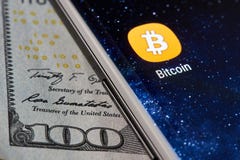 Εικονίδιο app Bitcoin στο smartphone στοκ φωτογραφία Εικονίδιο app Bitcoin στο smartphone στοκ φωτογραφία