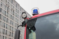 Εικόνα κινηματογραφήσεων σε πρώτο πλάνο των μπλε φω'των και των σειρήνων σε ένα πυρκαγιά-φορτηγό στοκ φωτογραφία Εικόνα κινηματογραφήσεων σε πρώτο πλάνο των μπλε φω'των και των σειρήνων σε ένα πυρκαγιά-φορτηγό στοκ φωτογραφία