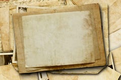 Εκλεκτής ποιότητας υπόβαθρο με το παλαιό έγγραφο και επιστολές στο ξύλο Στοκ φωτογραφία με δικαίωμα ελεύθερης χρήσης Εκλεκτής ποιότητας υπόβαθρο με το παλαιό έγγραφο και επιστολές στο ξύλο Στοκ φωτογραφία με δικαίωμα ελεύθερης χρήσης