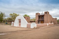 Εκκλησία σε Taos Pueblo, Νέο Μεξικό των αμερικανών ιθαγενών στοκ φωτογραφία Εκκλησία σε Taos Pueblo, Νέο Μεξικό των αμερικανών ιθαγενών στοκ φωτογραφία