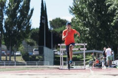 Εκτός λειτουργίας κατάρτιση αθλητών ατόμων με την πρόσθεση ποδιών Στοκ φωτογραφία με δικαίωμα ελεύθερης χρήσης Εκτός λειτουργίας κατάρτιση αθλητών ατόμων με την πρόσθεση ποδιών Στοκ φωτογραφία με δικαίωμα ελεύθερης χρήσης