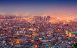 Εναέρια άποψη νύχτας των καμμένος οδών της Νάπολης, Ιταλία στοκ εικόνα Εναέρια άποψη νύχτας των καμμένος οδών της Νάπολης, Ιταλία στοκ εικόνα