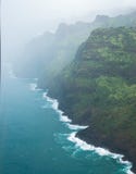 Εναέρια άποψη της ακτής NA Pali με την υδρονέφωση, Kauai Χαβάη στοκ εικόνα Εναέρια άποψη της ακτής NA Pali με την υδρονέφωση, Kauai Χαβάη στοκ εικόνα