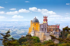 Εναέρια άποψη του cio DA Pena - Sintra, Λισσαβώνα, Πορτογαλία Palà ¡ στοκ φωτογραφία με δικαίωμα ελεύθερης χρήσης Εναέρια άποψη του cio DA Pena - Sintra, Λισσαβώνα, Πορτογαλία Palà ¡ στοκ φωτογραφία με δικαίωμα ελεύθερης χρήσης