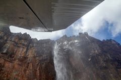 Εναέρια άποψη των πτώσεων αγγέλου από το αεροπλάνο στοκ εικόνες Εναέρια άποψη των πτώσεων αγγέλου από το αεροπλάνο στοκ εικόνες