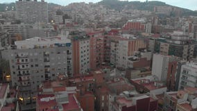Εναέρια κατοικημένη περιοχή sants-Montjuic άποψης από το ελικόπτερο Βαρκελώνη απόθεμα βίντεο Εναέρια κατοικημένη περιοχή sants-Montjuic άποψης από το ελικόπτερο Βαρκελώνη απόθεμα βίντεο
