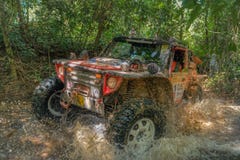 Εξειδικευμένο όχημα 4x4 με την αυξημένη αναστολή στοκ εικόνα Εξειδικευμένο όχημα 4x4 με την αυξημένη αναστολή στοκ εικόνα